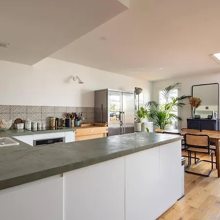 Jules Verne - Superb Duplex Rooftop Apartman *