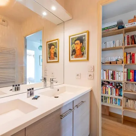 Jules Verne - Superb Duplex Rooftop Apartman *